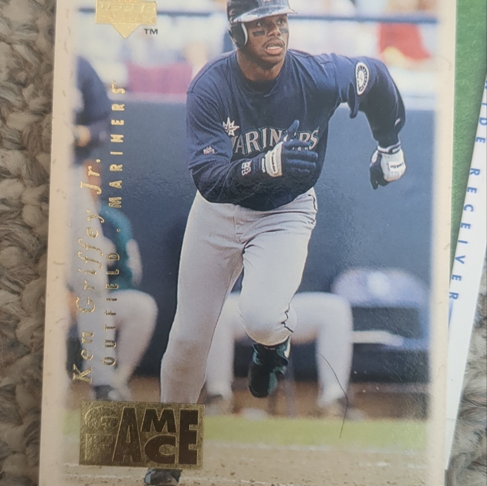 24 playing cards valued from 5 to 20 dollars including Tom Brady, Juan Soto $120